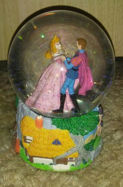 Darling Disney Sleeping Beauty Snow Globe! ❄ 🌎