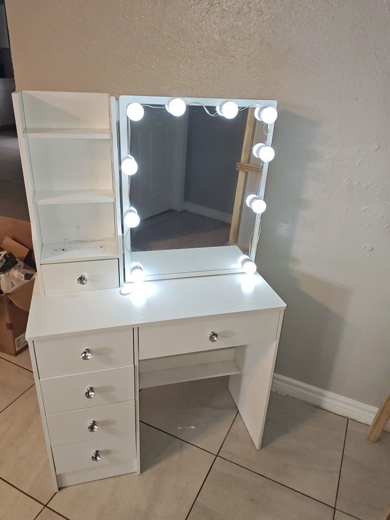 Girl's Vanity Lights Included.