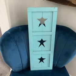 Wall Art Stars  on wood wall plaque $4