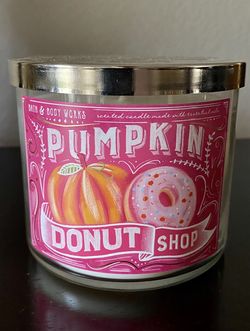 Bath & Body Works Candle last one! Pumpkin Donut 3wick