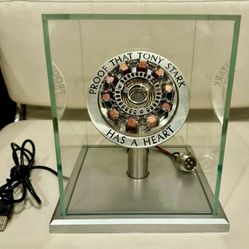 Replica of Iron Man's reactor the heart that kept Tony Stark alive that comes in a small display case. 
