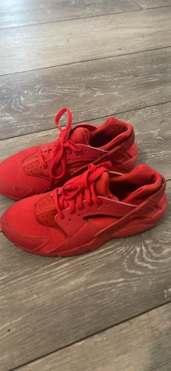Nike - Red Size 5.5
