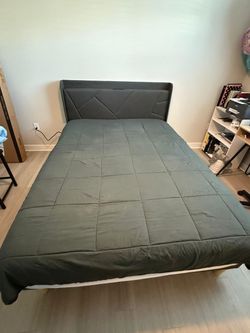 Sale Queen bed with mattress