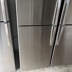 GENERAL ELÉCTRIC 28 INCHES REFRIGERATOR TOP FREEZER TRABAJA BIEN