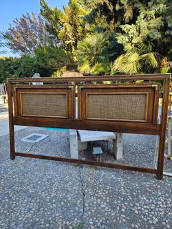 Headboard w/7 wheel frame