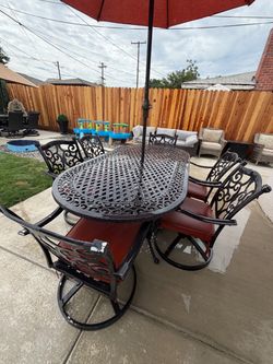 Beautiful patio set everything included in pictures 700$$ free delivery