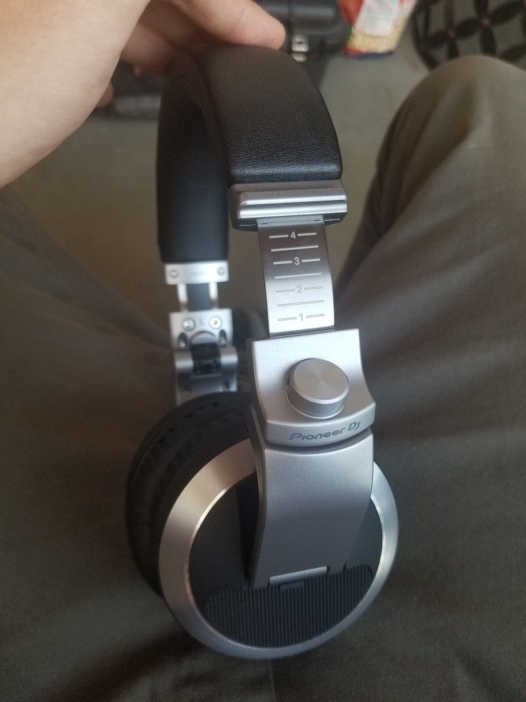 Pioneer HDJ X7 headphones