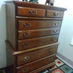 Beautiful Antique All Original Solid Wood Dresser! Located In Reedley! Hablo Espanol!