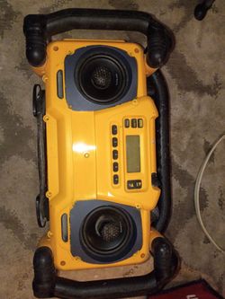 DeWALT Workplace radio & charging station