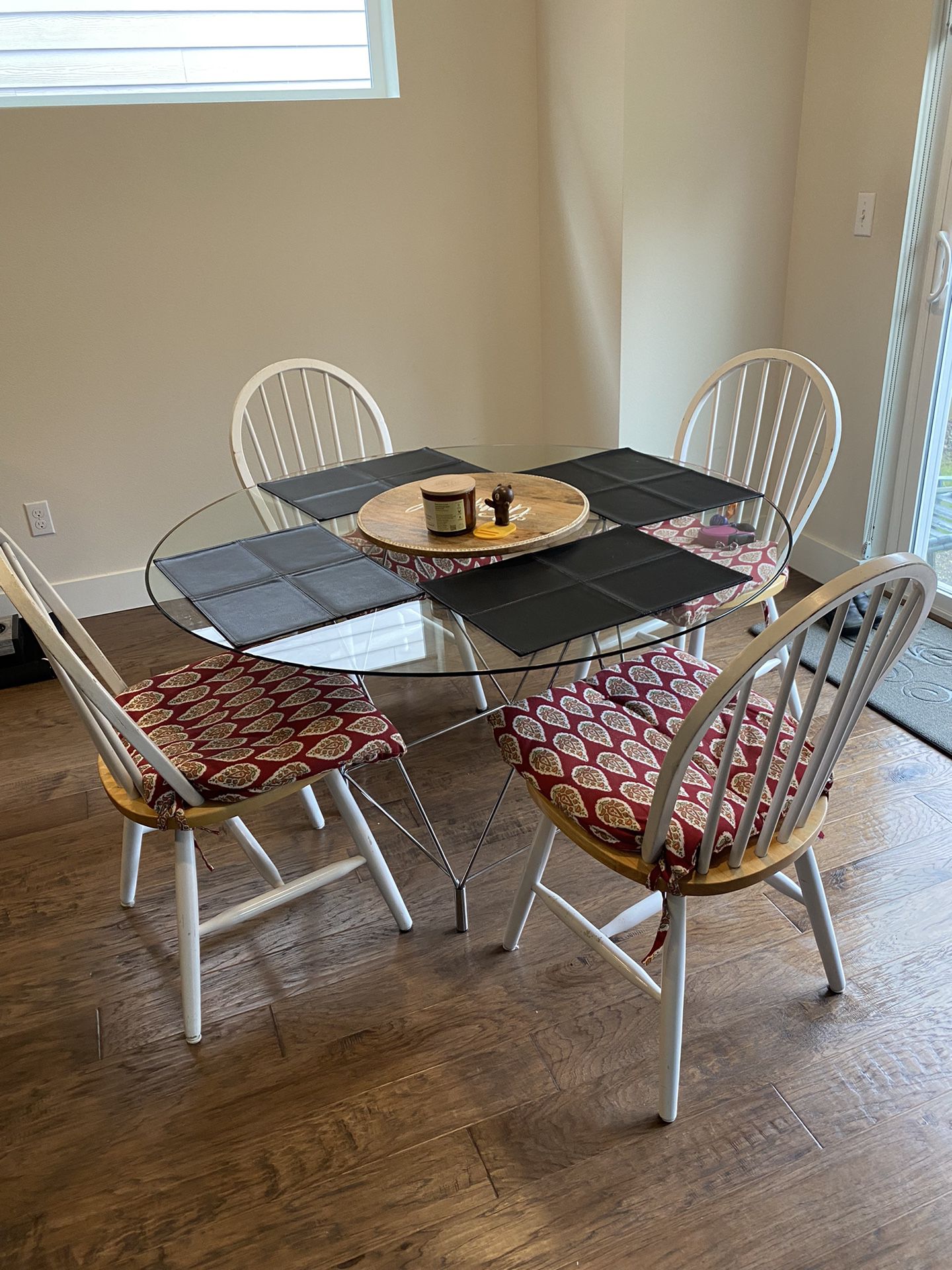 Dining Table and 4 Oak Chairs