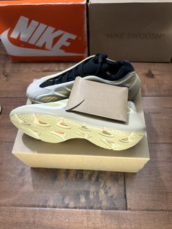 Yeezy 700 V3 Safflower Size 9.5 DS 