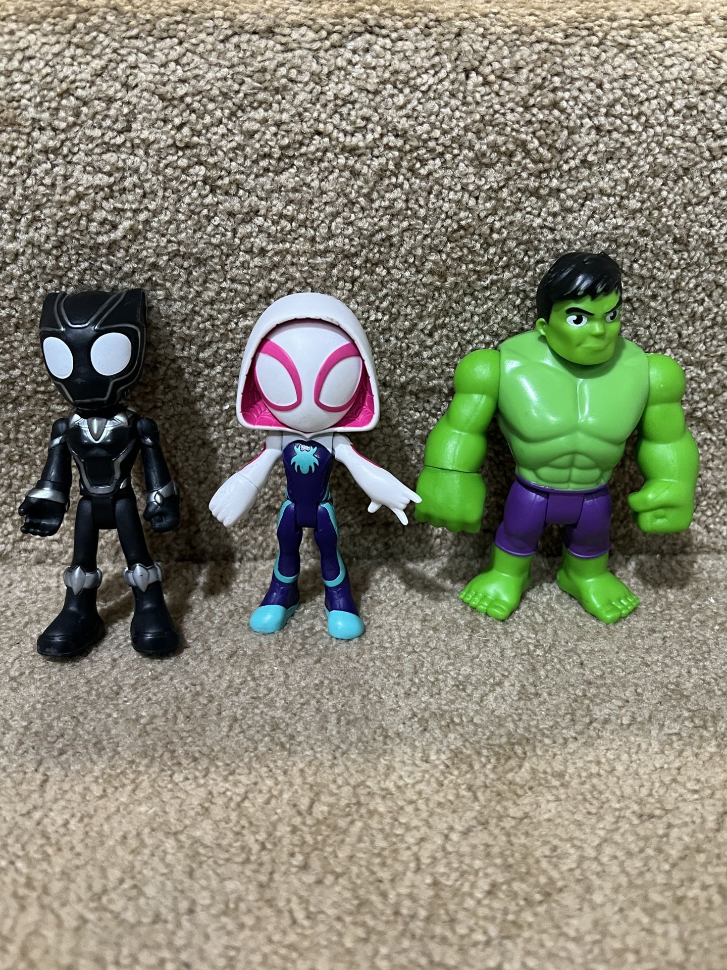 Spidey & Friends 4” Figure lot of 3 Gwen Ghost spider & Black Panther & Hulk