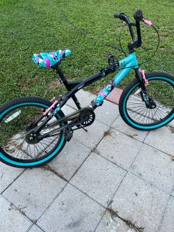 Grils bike 19 in tires