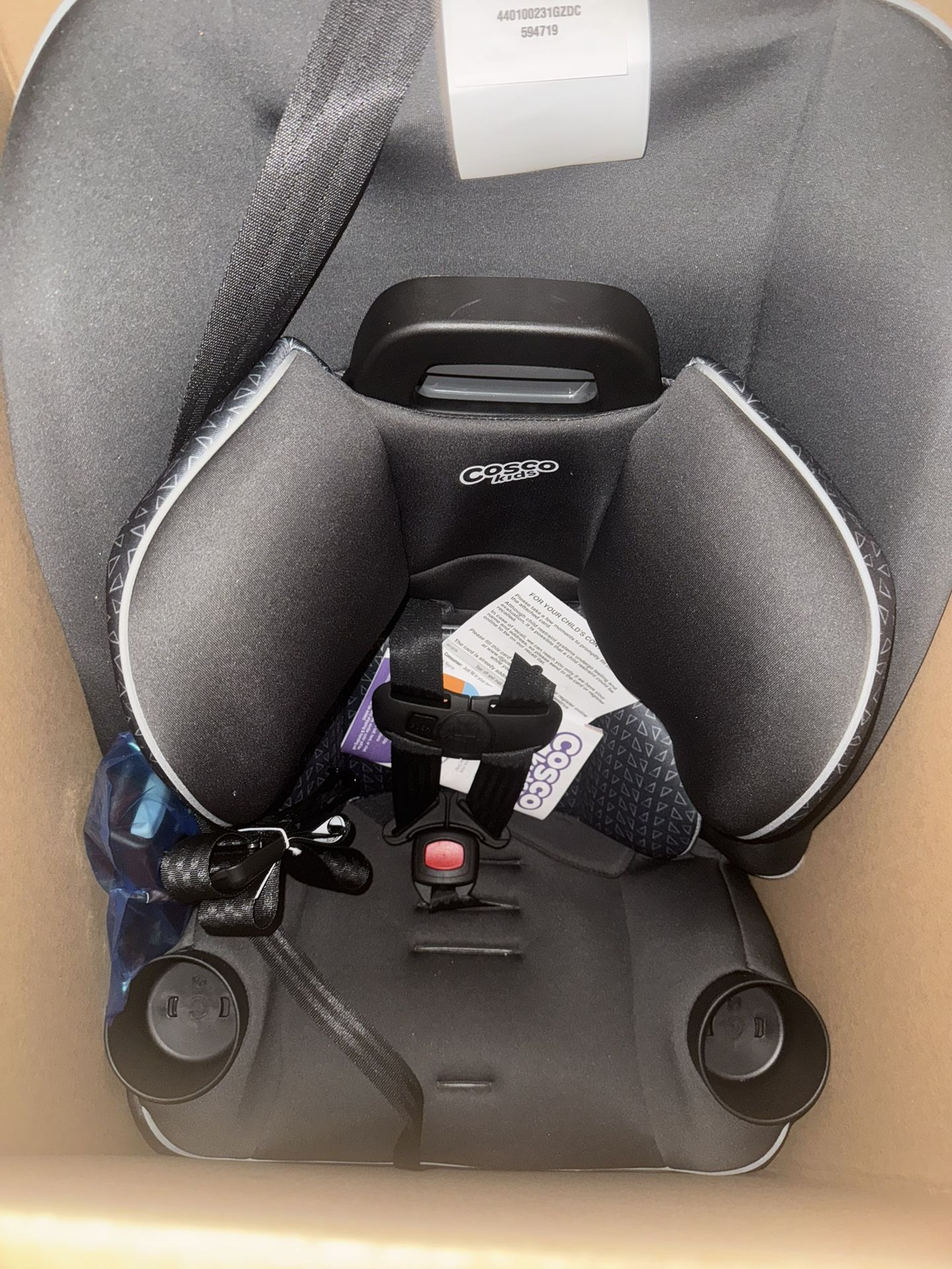 BRAND NEW ADJUSTABLE CAR SEAT IN BOX