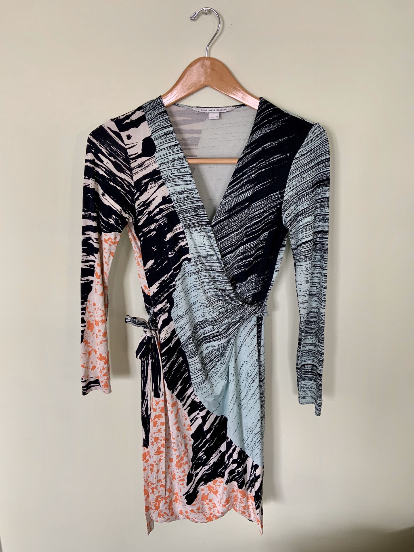 Diane Von Furstenberg DVF Wrap Dress 100% Silk Size 4