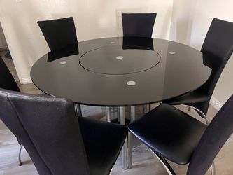 Dining room table with 6 chairs