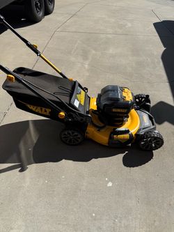 DeWalt Cordless Battery-Powered Lawn Mower