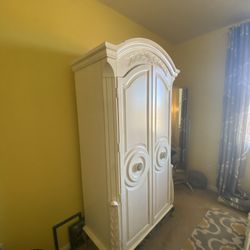 Beautiful Armoire With Three Drawers 