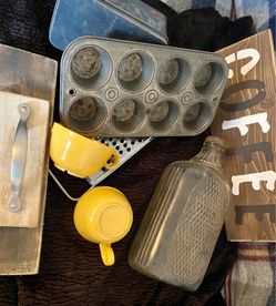 Unique vintage  8 pieces. (See info)