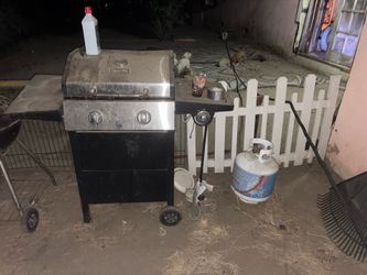 Clean & Tested Dyna-Glo Gas Grill - Works Great!
