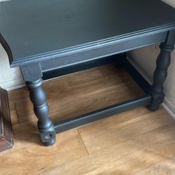 Corner table