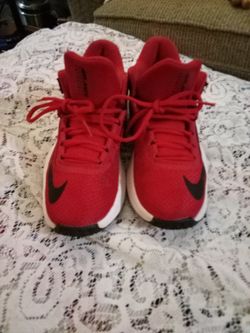 NIKE AIR MAX INFURIATE -2  BRED RED & BLACK  BASKETBALL SHOES. SIZE- 4