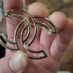 Chanel CC Pin & Brooch with Crystals And Gold Plated