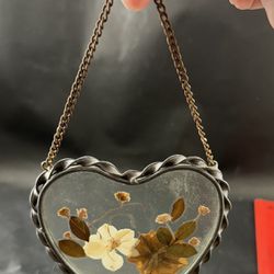 VTG Pressed Dried Flowers in Glass Pewter Heart Frame Suncatcher Wall Hanger 
