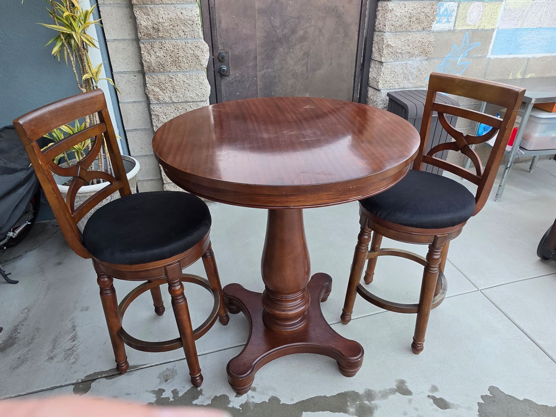 Counter high round dinning table.