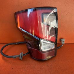 2020 - 2024 Nissan Titan Platinum Left Driver LED Tail Light OEM 26555-9FV2A