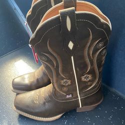 Justin    Womens. Size 7b