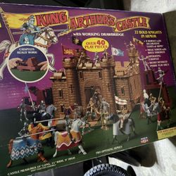King Arthur’s castle Vintage Play set 