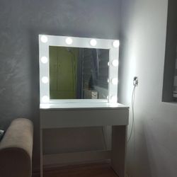 Vanity With Lighted Mirror 