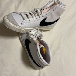 Nike Blazer Mid ‘77 8.5 Or 11.5