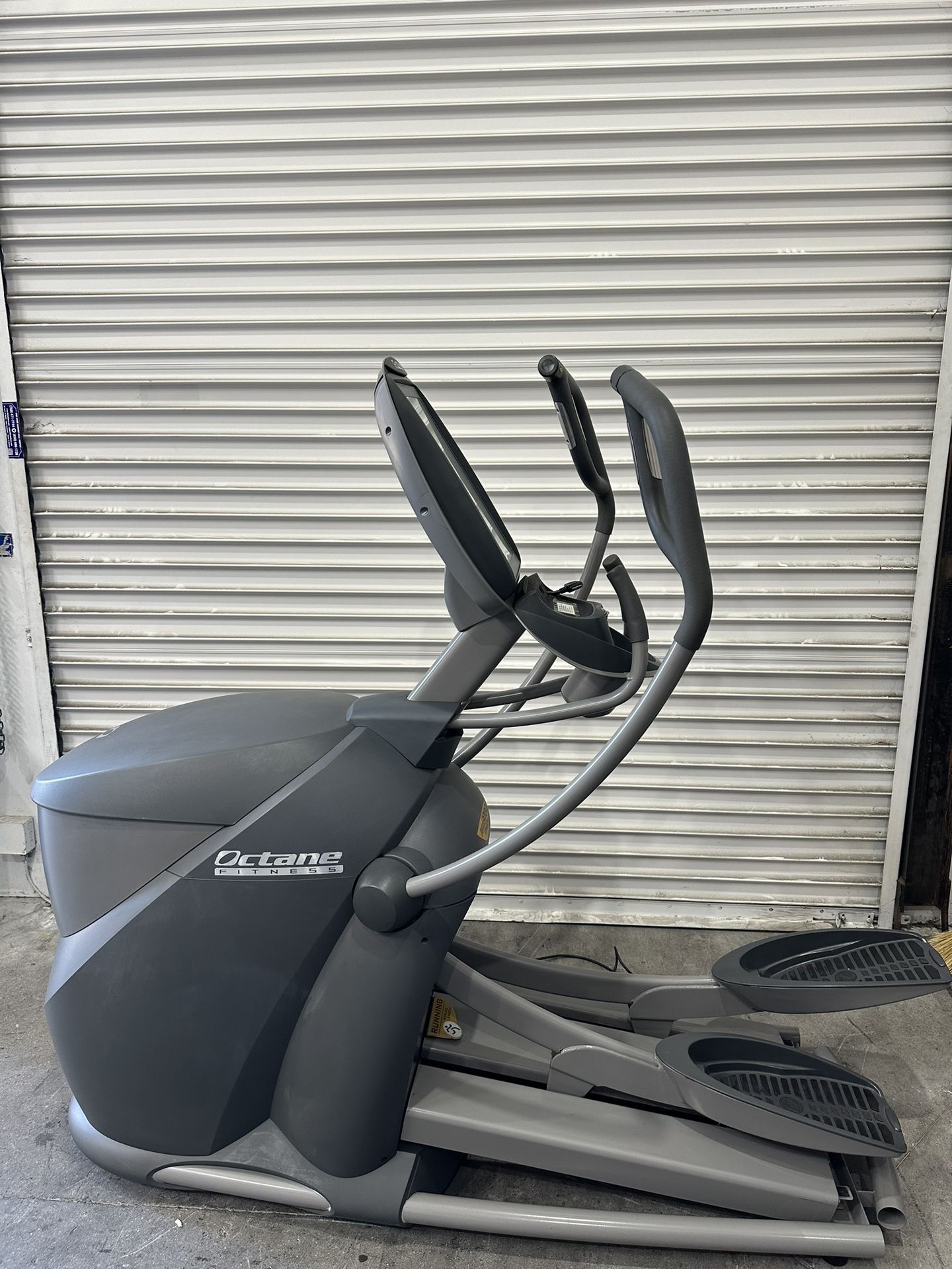 Octane Fitness Pro 3700 Elliptical w/Touch Screen