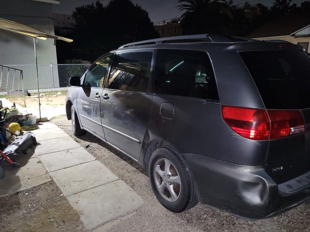 2005 Toyota Sienna