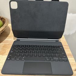 Apple Magic Keyboard 11”