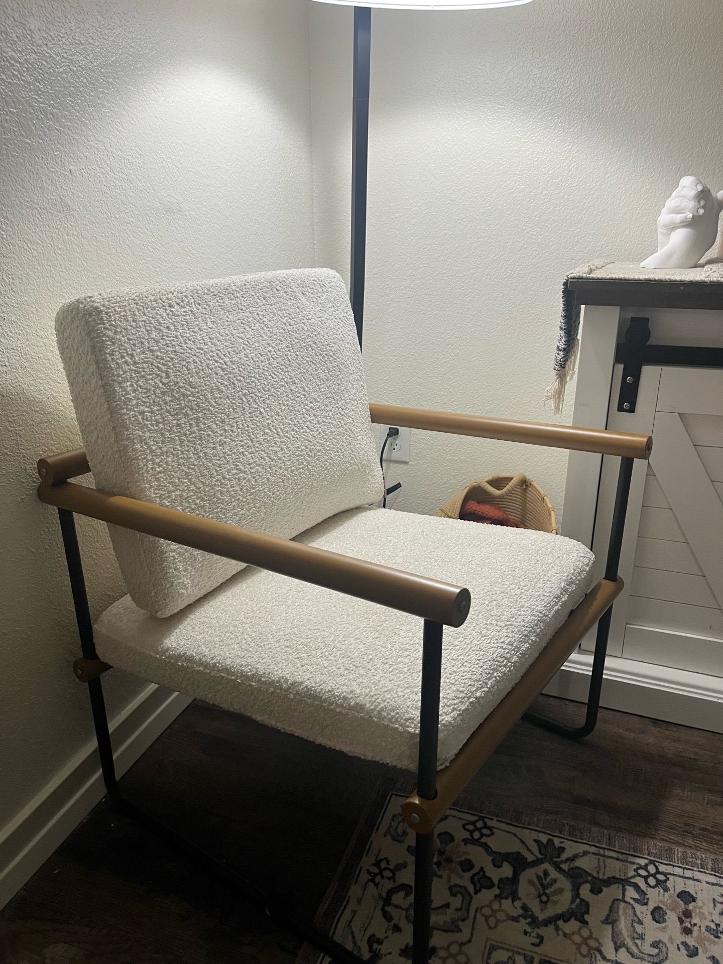Accent chair