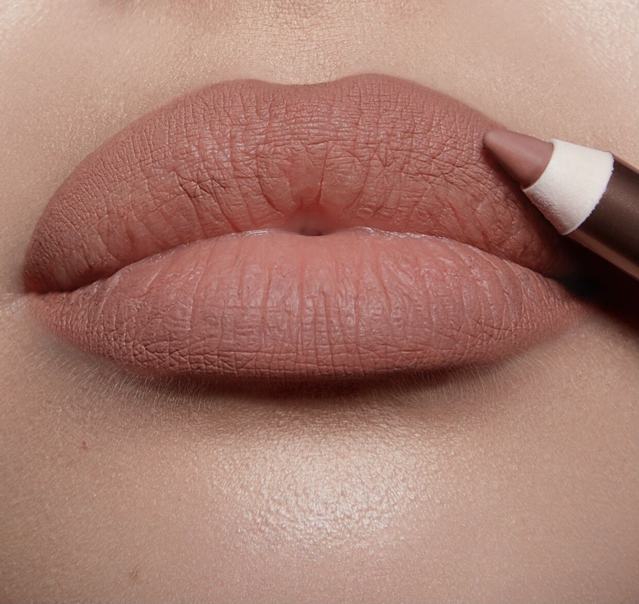 Best seller! Charlotte Tilbury💕👄”PILLOW  TALK” original 👄💕Lip Cheat    