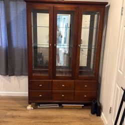 Wood storage cabinet / display cabinet - great condition