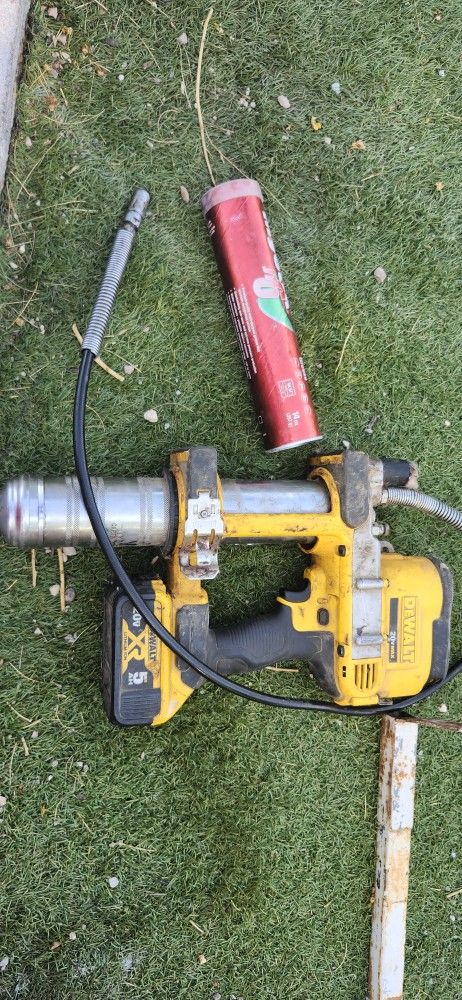 DeWalt Power Grease Gun