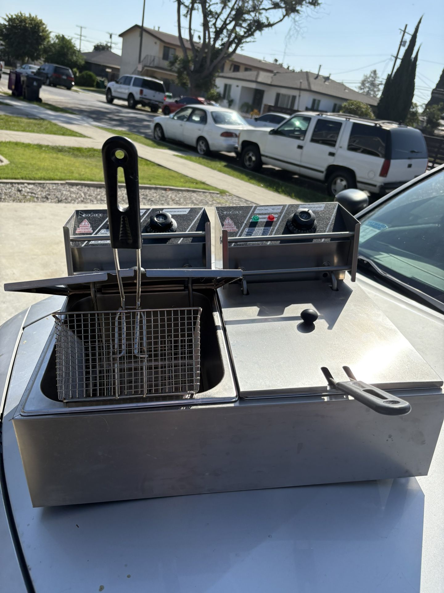 Commercial deep fryers