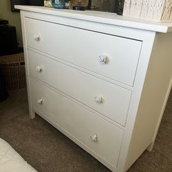 White Wood Dresser With Rose Knobs