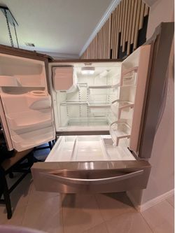 Whirlpool refrigerator/ refrigerador