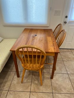 Kitchen nook table