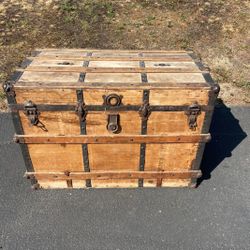 Vintage Chest/ Trunk 