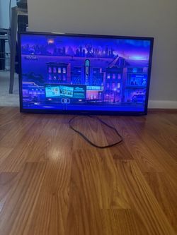 Roku Smart TV 31” – Works Great – No Remote