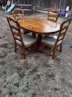 DINING TABLE/4 CHAIRS🔴🔴🔴