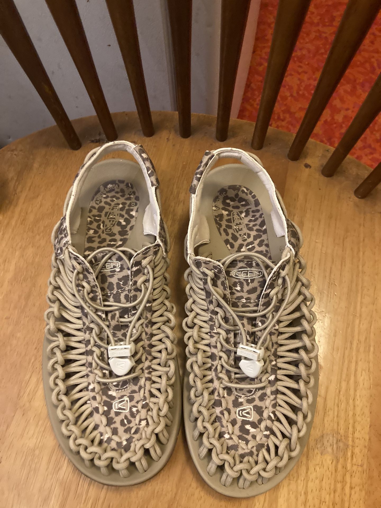 Keen Woman Uneek Canvas In Good Condition Size 9 