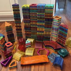Huge Lot of 550 Pieces Magna Tiles Picasso Triangles Squares STEM Magforms MORE!